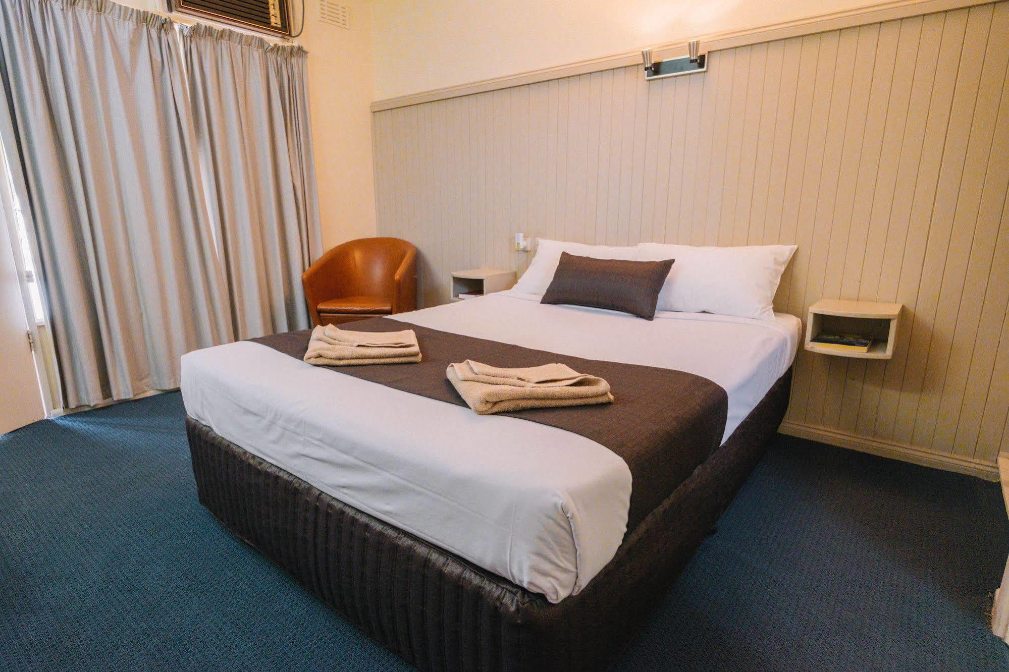 Stawell'S London Motor Inn エクステリア 写真