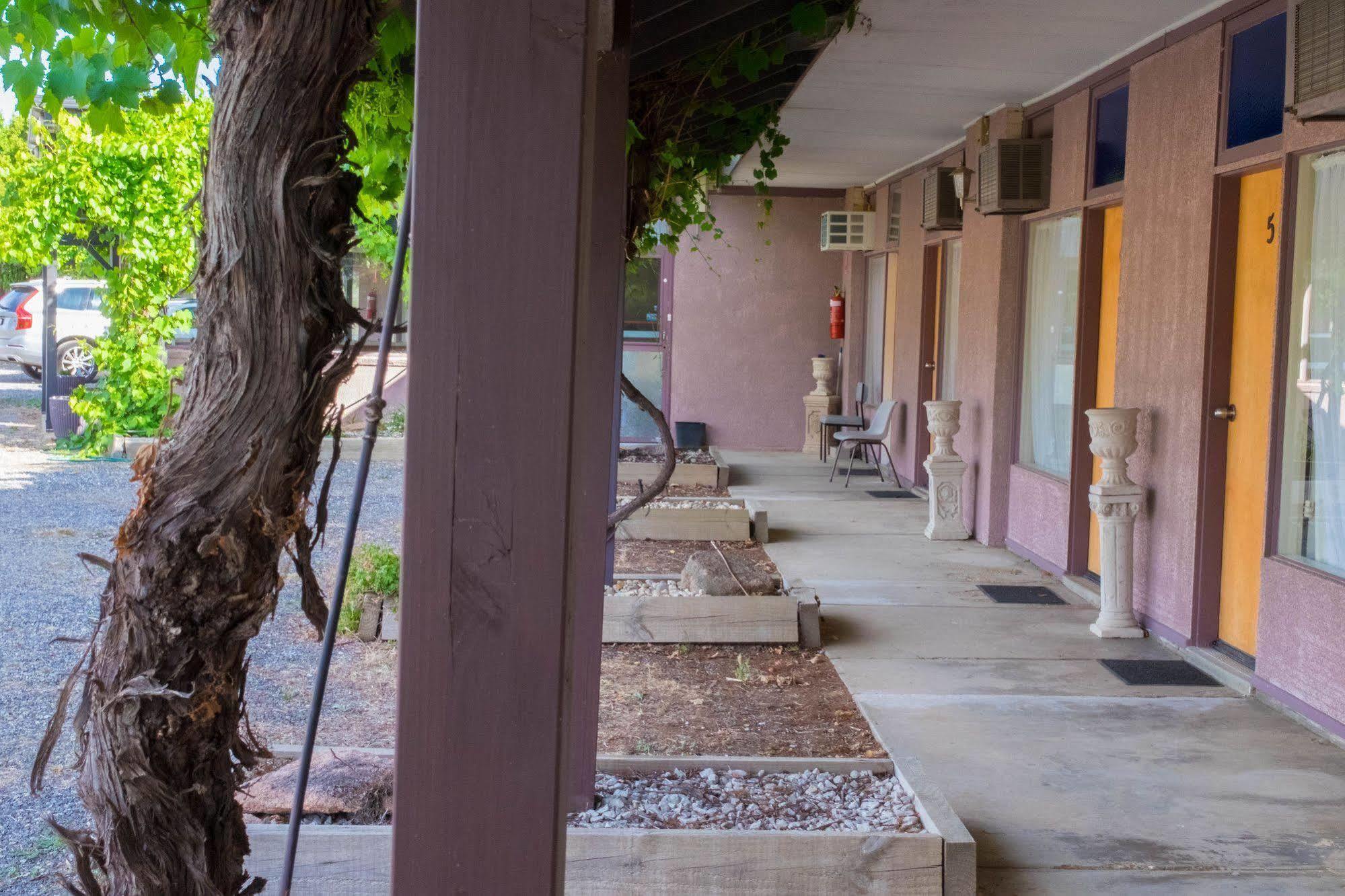 Stawell'S London Motor Inn エクステリア 写真